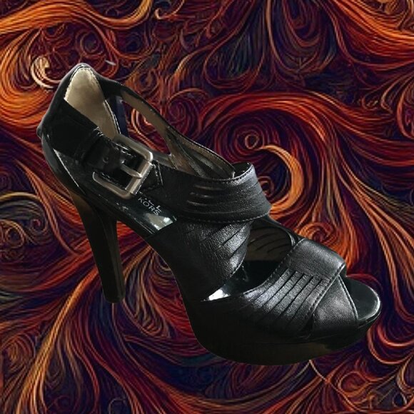 ⬇️🎉PRICE DROP🎉 ⬇️Cute Michael Kors Strappy Black Pump - Picture 2 of 7
